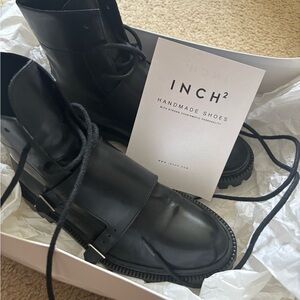 Inch2 White Shoe Box